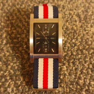 Guess Vintage red white blue nylon strap silver tone quare dial men's wa…